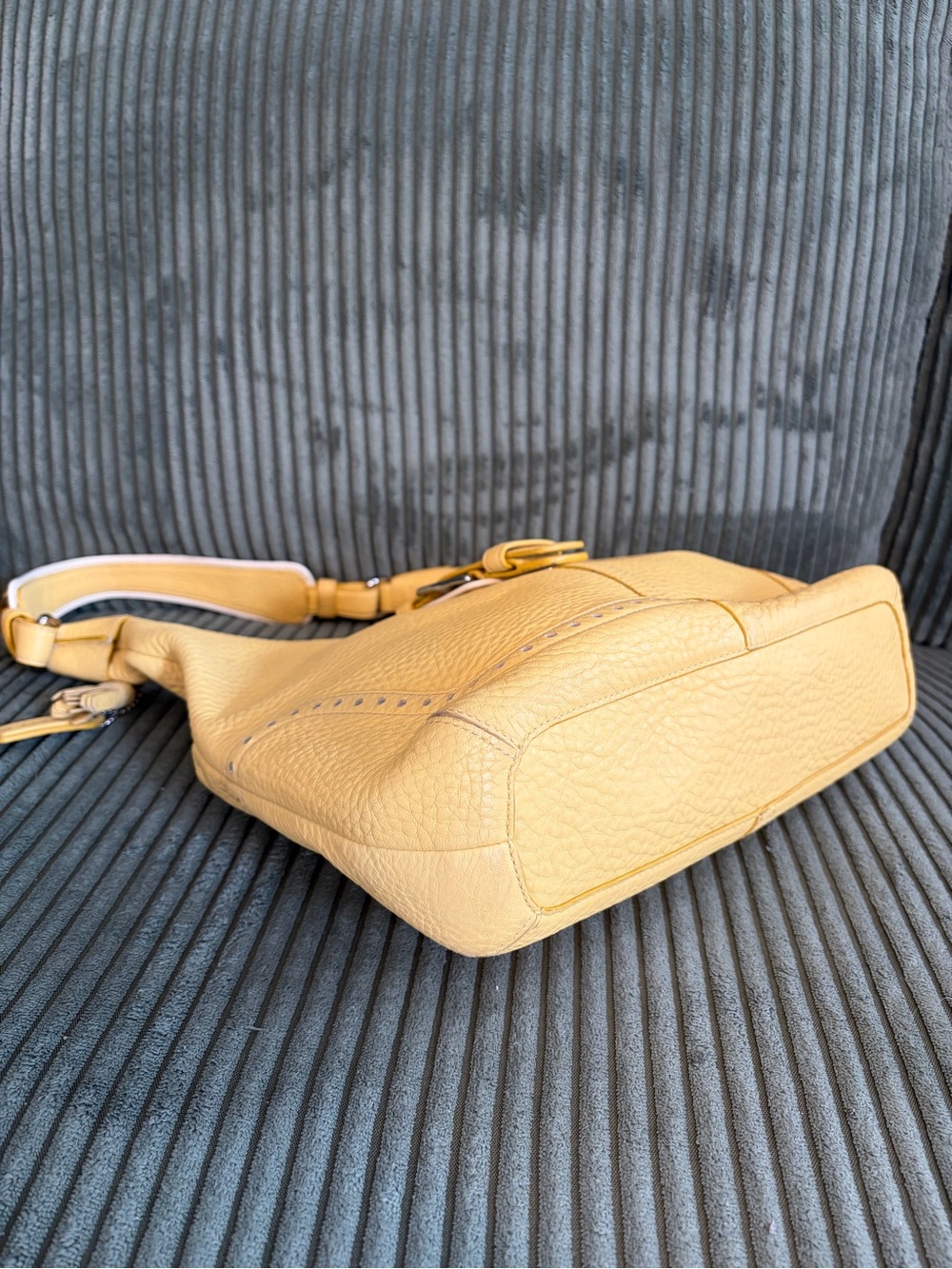 Coach Vintage Y2K Pebbled Leather SoHo Shoulder Bag in Butter Yellow 5054 - Picture 8 of 11